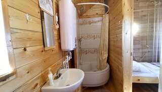 Гостевой дом Иволга Хужир Трехместный номер с собственной ванной комнатой-10